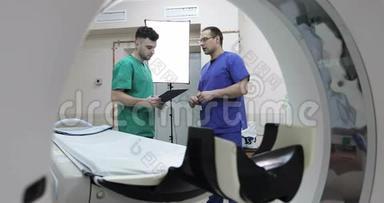 CT和MR扫描，扫描仪，体检，断层扫描.